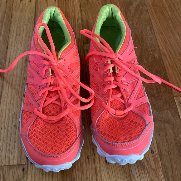 CG Women’s tennis shoes - SIZE 8.5 - Picture 1 of 12